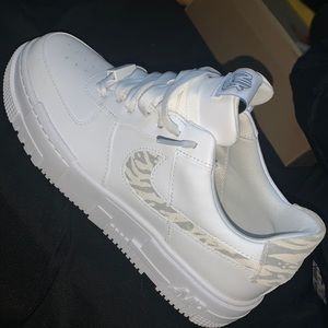 WMNS AIR FORCE 1 PIXEL SE 'ZEBRA
